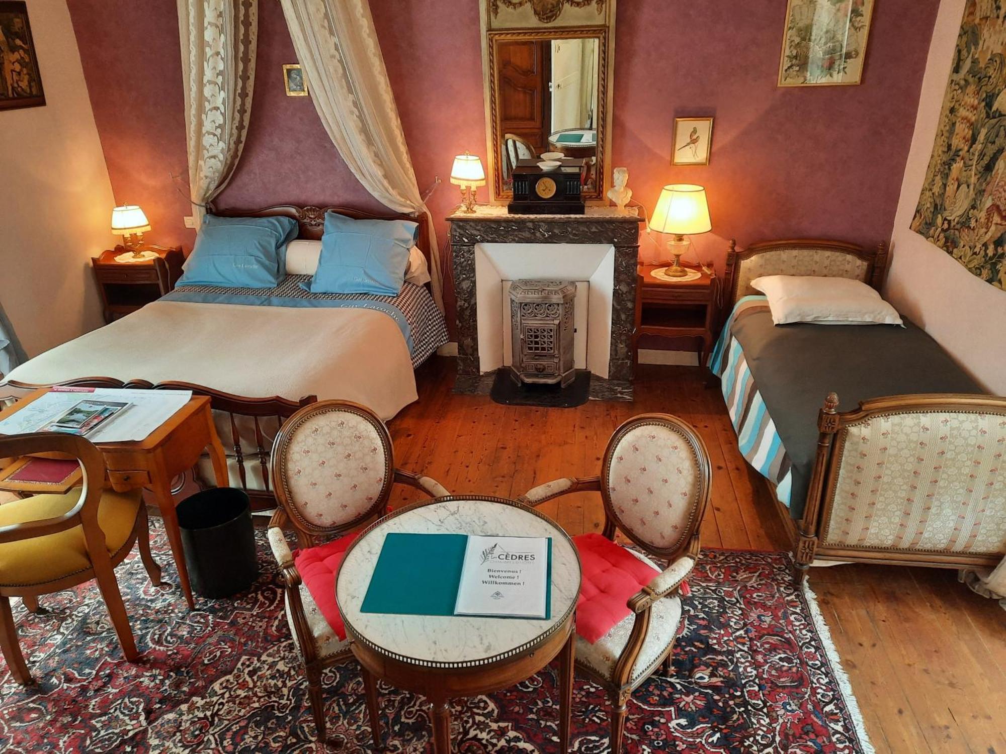 Les Cedres Bed & Breakfast Монтегю Стая снимка